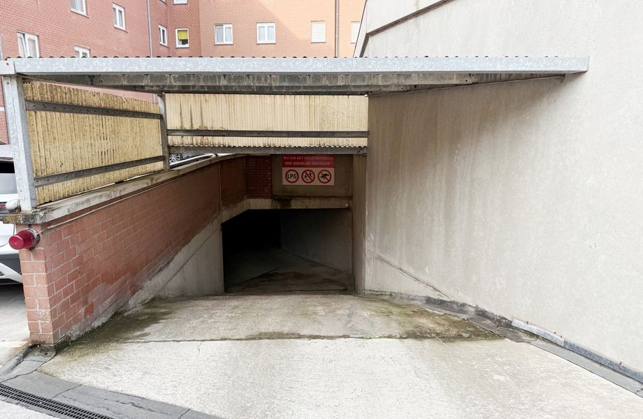 Garage (ferme) à louer a Westende