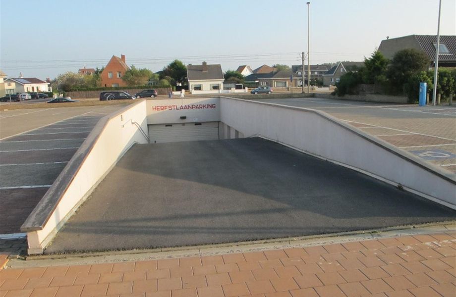 Garage (ferme) à louer a Westende